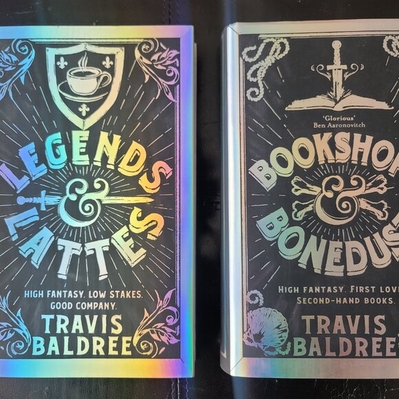 **NEW,SIGNED** Legends & Lattes, Bookshops & Bonedust, Travis Baldree, Fairyloot - Picture 2 of 16